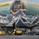 Sur les murs de Téhéran, la guerre s'affiche en grand