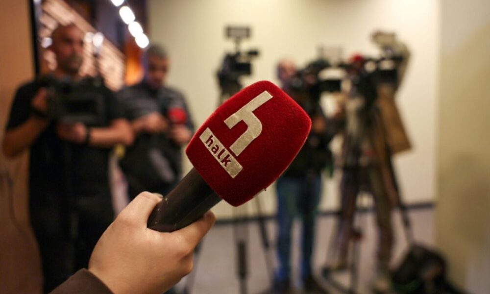 La police turque s'empare du siège de Halk TV et réduit l'opposition au silence