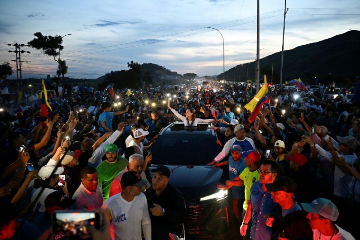 Maria Corina Machado rentre au Venezuela et tend la main à Delcy Rodríguez